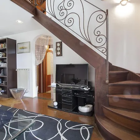 Fiumetto By Interhome مارينا دي بييتراسانْت
